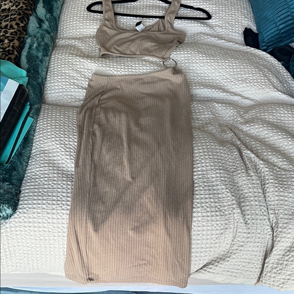 Tan Ribbed mid Dress - Picture 3 of 3